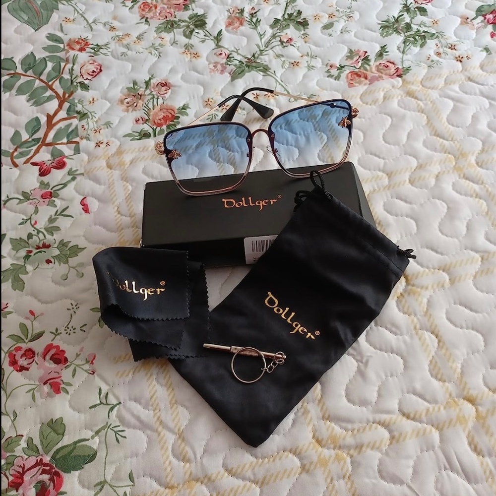 Neiman Marcus Luxury Golden Bee Sunglasses - Picture 2 of 6